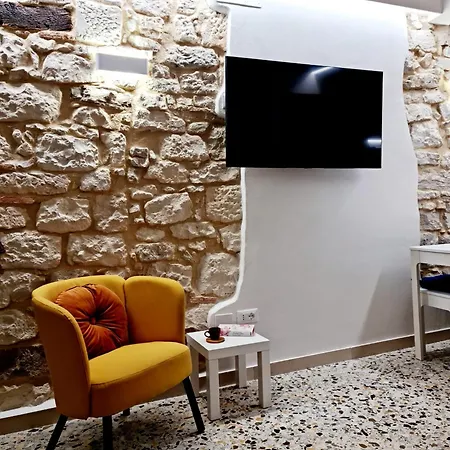 Authentic Village Townhouse With Independant