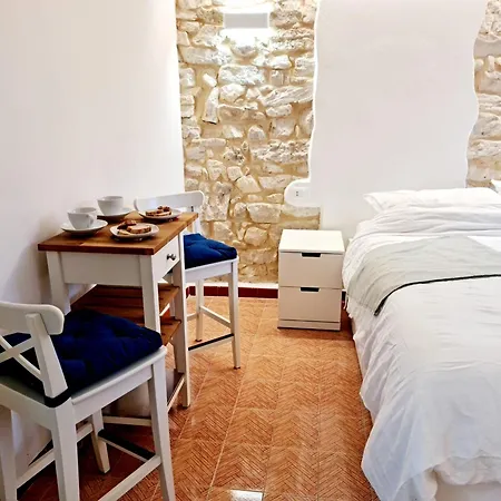 Сasa de vacaciones Authentic Village Townhouse With Independant Chieti