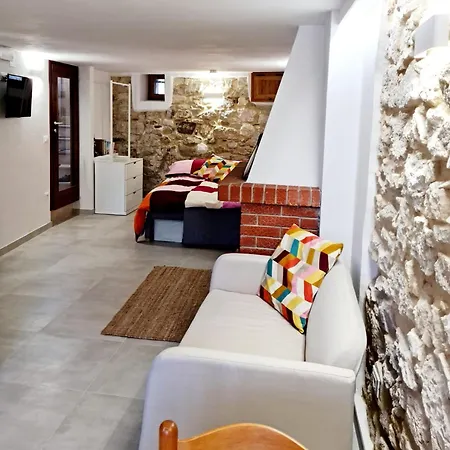 Authentic Village Townhouse With Independant Сasa de vacaciones