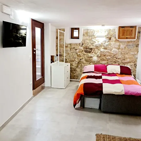 Authentic Village Townhouse With Independant Сasa de vacaciones Chieti