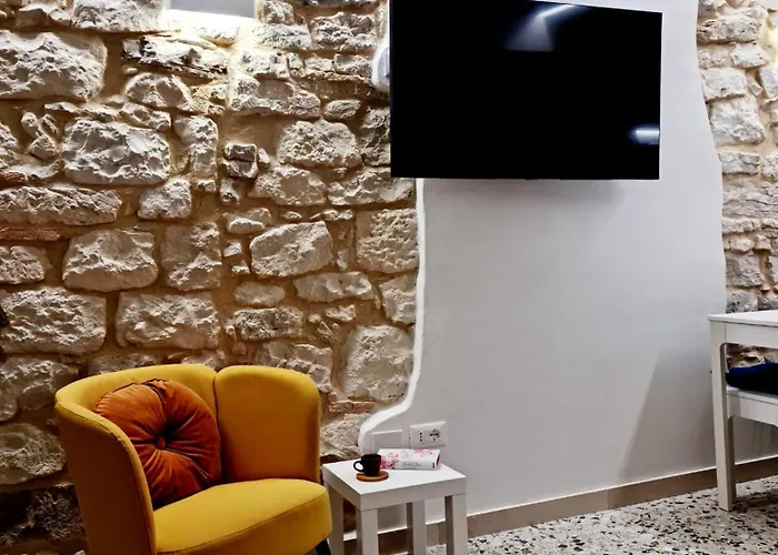 Authentic Village Townhouse With Independant