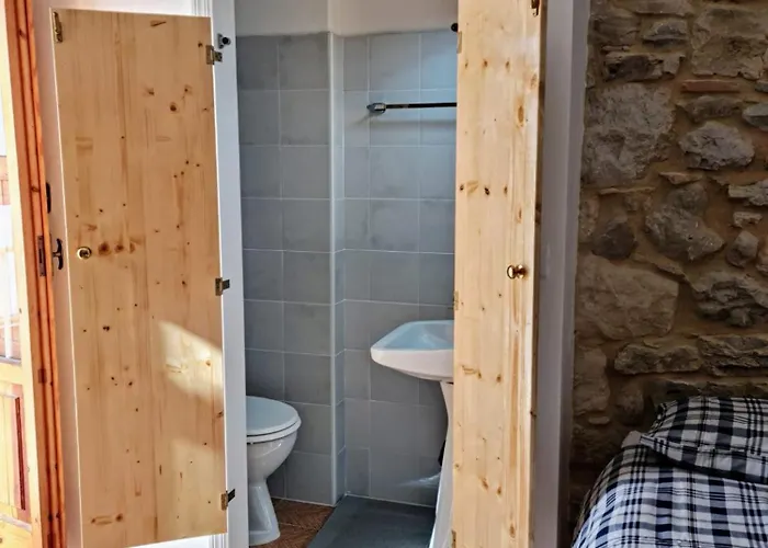 Authentic Village Townhouse With Independant Кьети