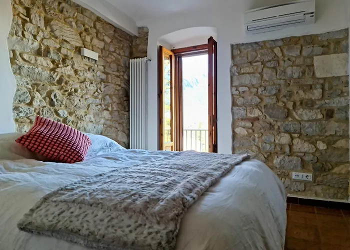 Authentic Village Townhouse With Independant Кьети