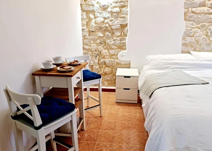 Дом отдыха Authentic Village Townhouse With Independant Кьети