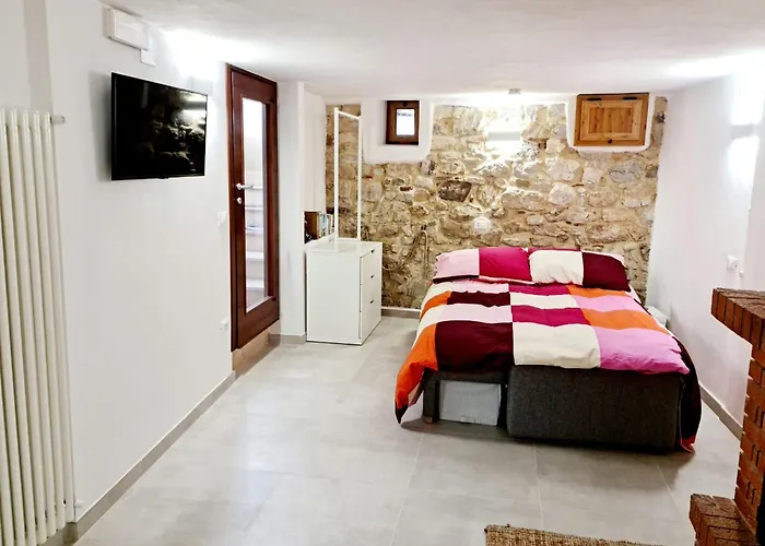 Authentic Village Townhouse With Independant Σπίτι διακοπών Κιέτι